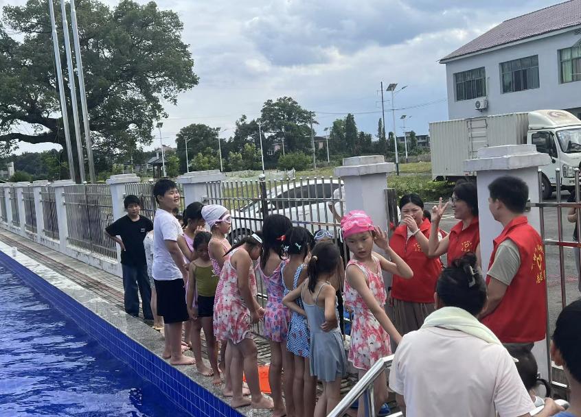 万载县罗城镇南丁格尔志愿服务队：防溺水宣传＋急救培训守护乡村安全