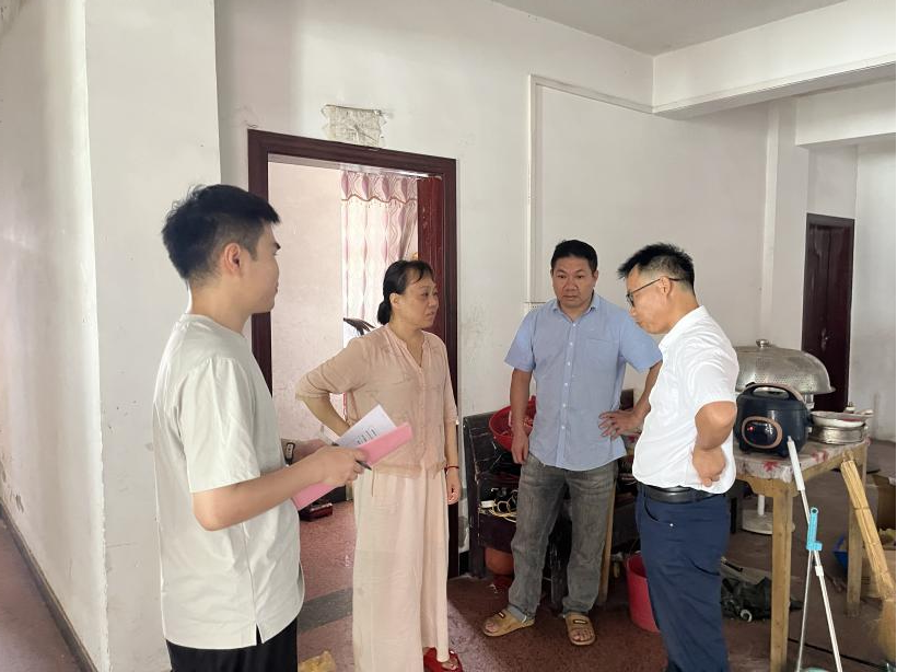 南城县洪门中学开展暑假前防溺水家访活动