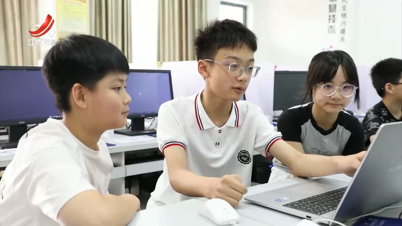 【德润赣鄱・新时代好少年】贺熠桐：逐梦科技 用代码点亮未来
