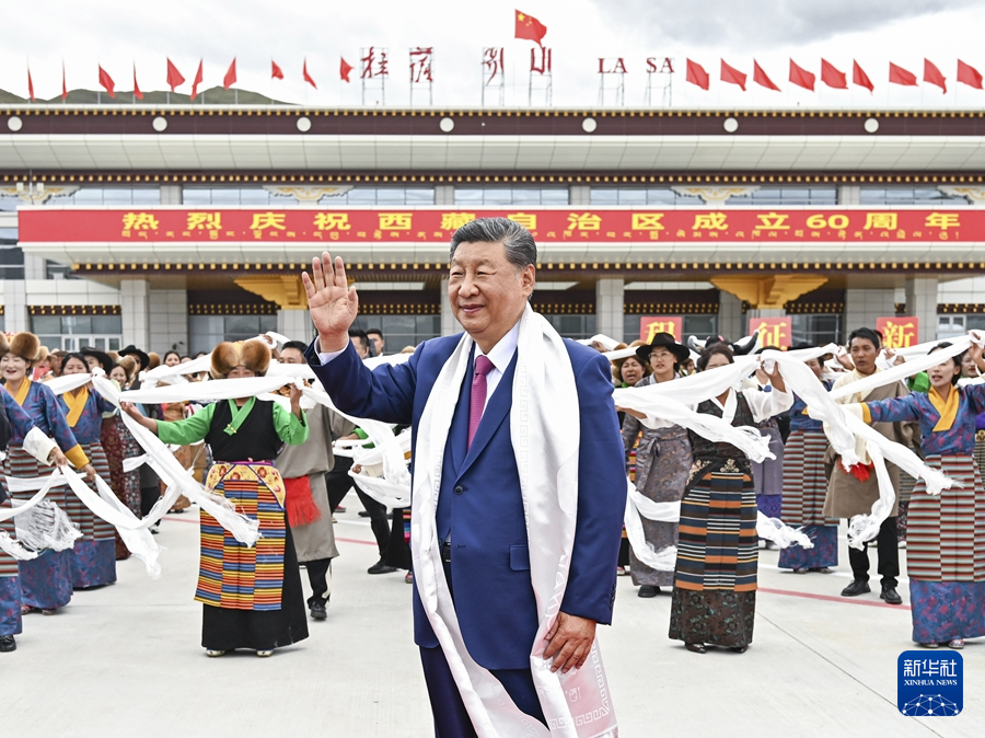 西藏自治区成立60周年庆祝大会隆重举行 习近平出席大会   