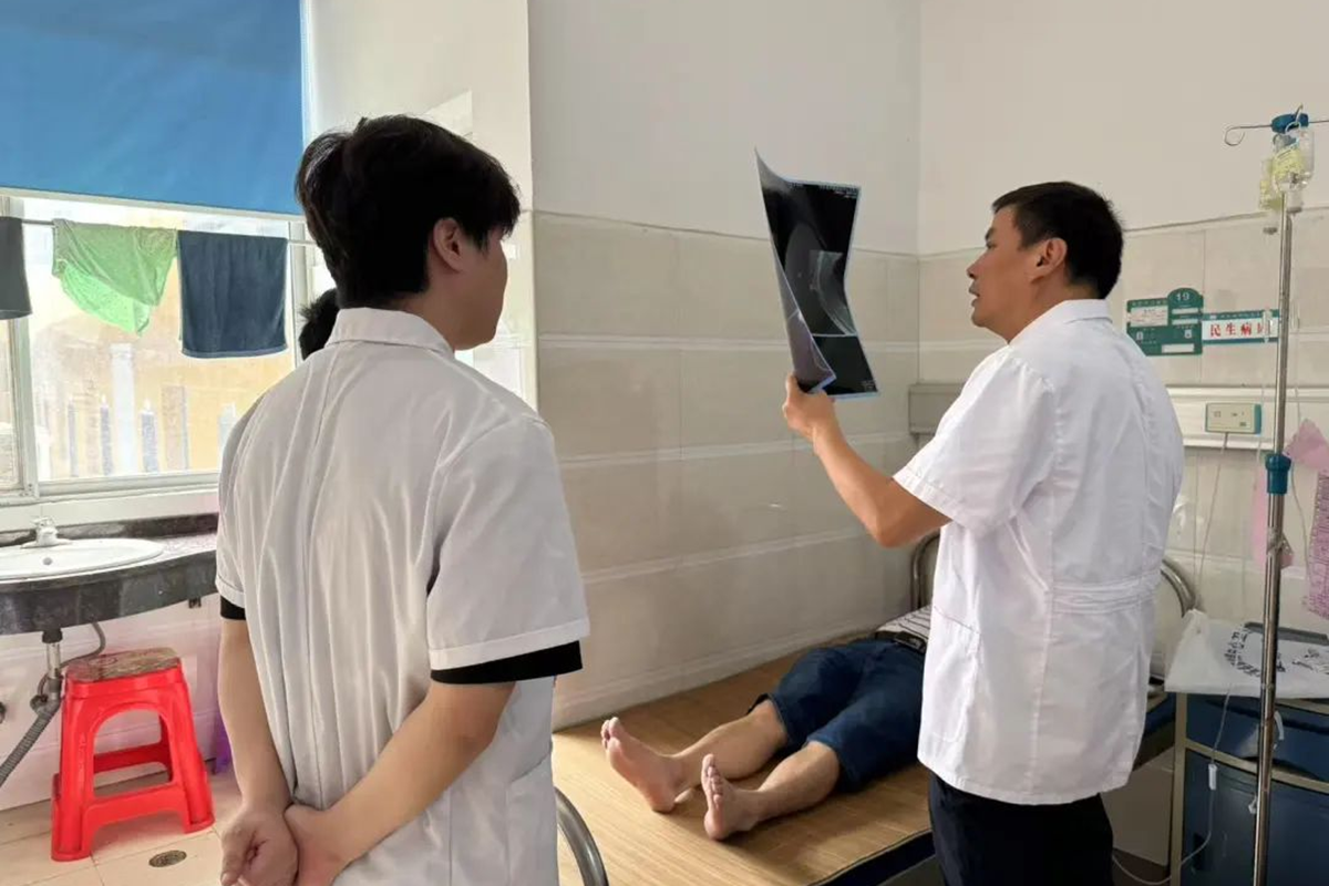 萍乡市三医院开展“专家走基层”医师节义诊活动