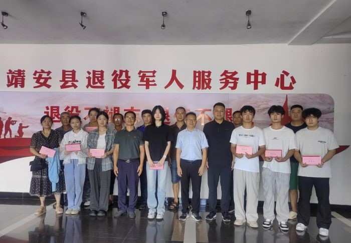 江西靖安：老兵传承荣光 激励学子奋进