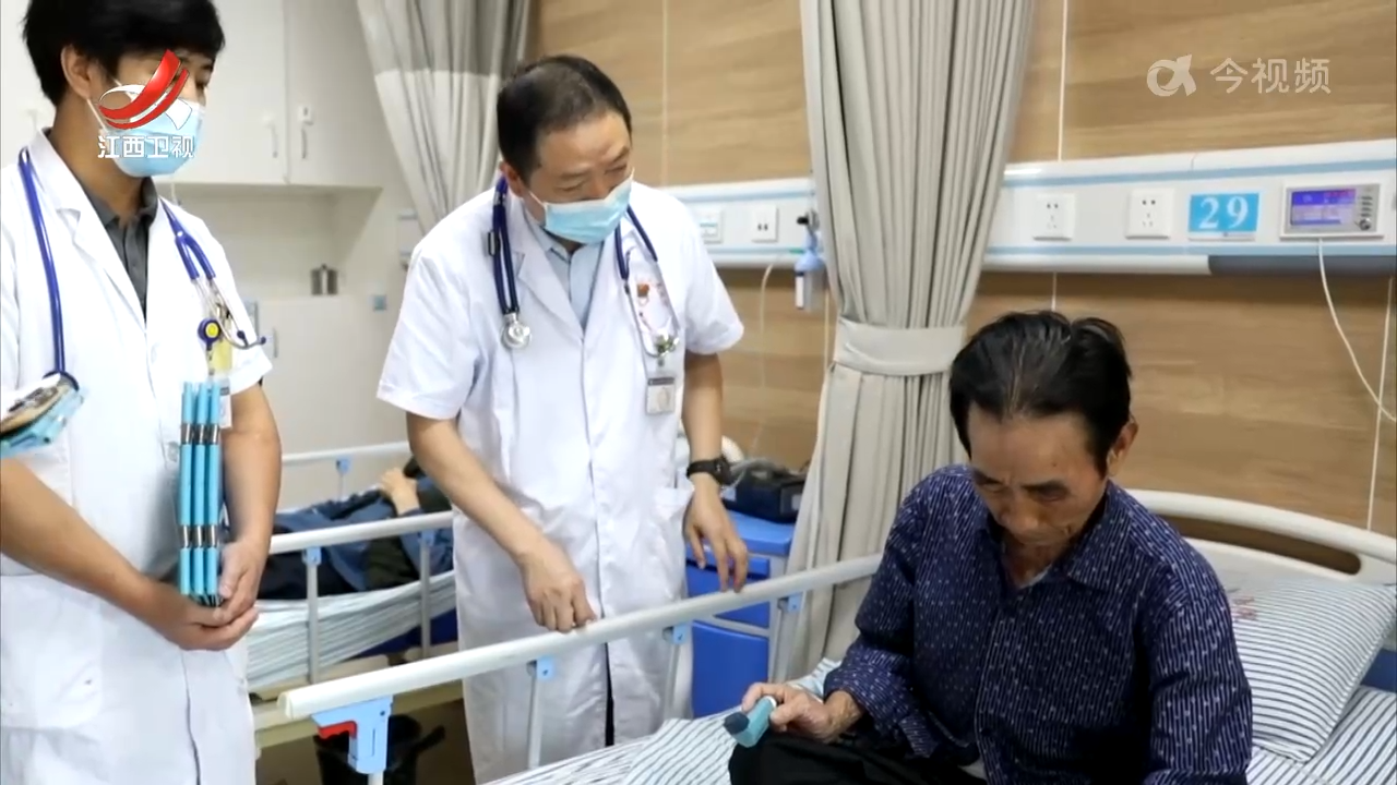 【新时代赣鄱先锋·一心为民好支书】范家亮：党旗飘扬映初心 医者仁心护健康
