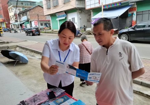 邮储银行景德镇市分行：不畏炎热进企业 上门服务暖人心