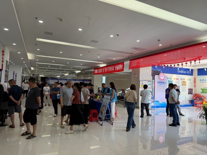 万载县人社局开展2025年“社保、就业创业政策解读”固定开放月活动