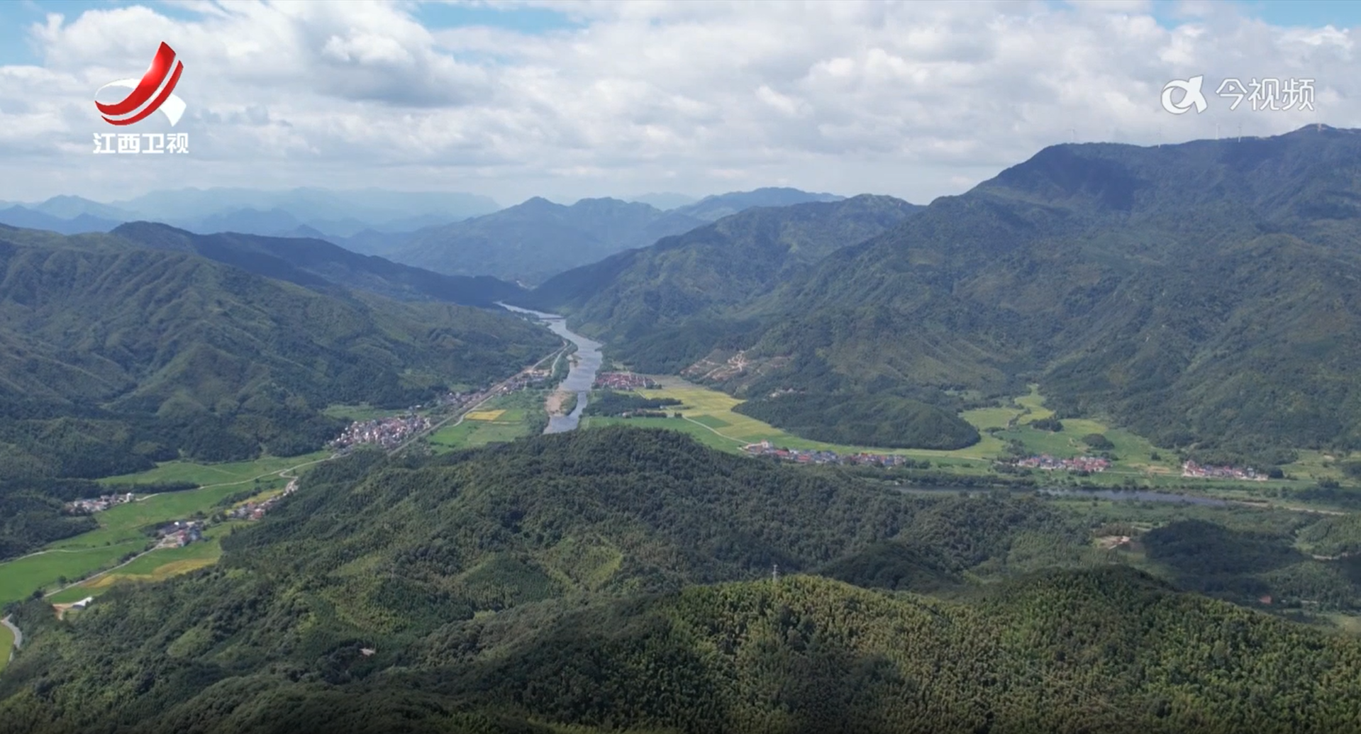 十五本笔记里的泥湾村蝶变