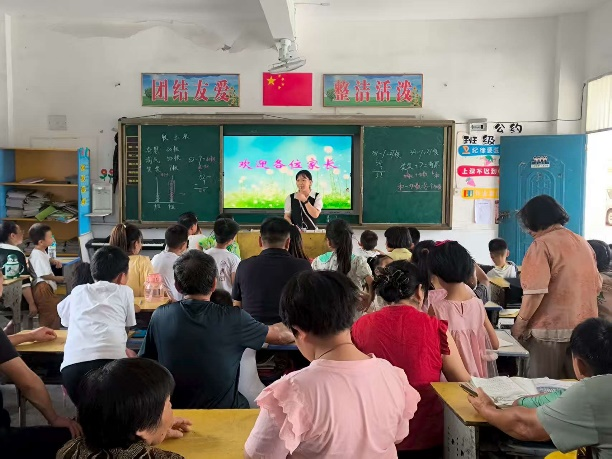 家校携手，共育未来——南城县凤凰学校召开2025年秋季学期开学家长会