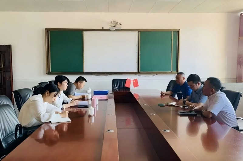 九江市修水县政府副县长饶瑾到黄沙镇中小学调研教育工作