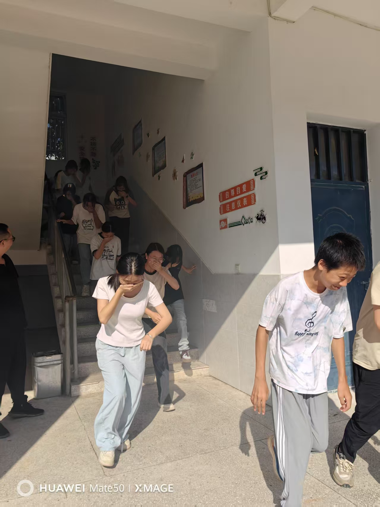 浓烟砺技能  警钟护成长——南城县上唐中学组织消防逃生演练