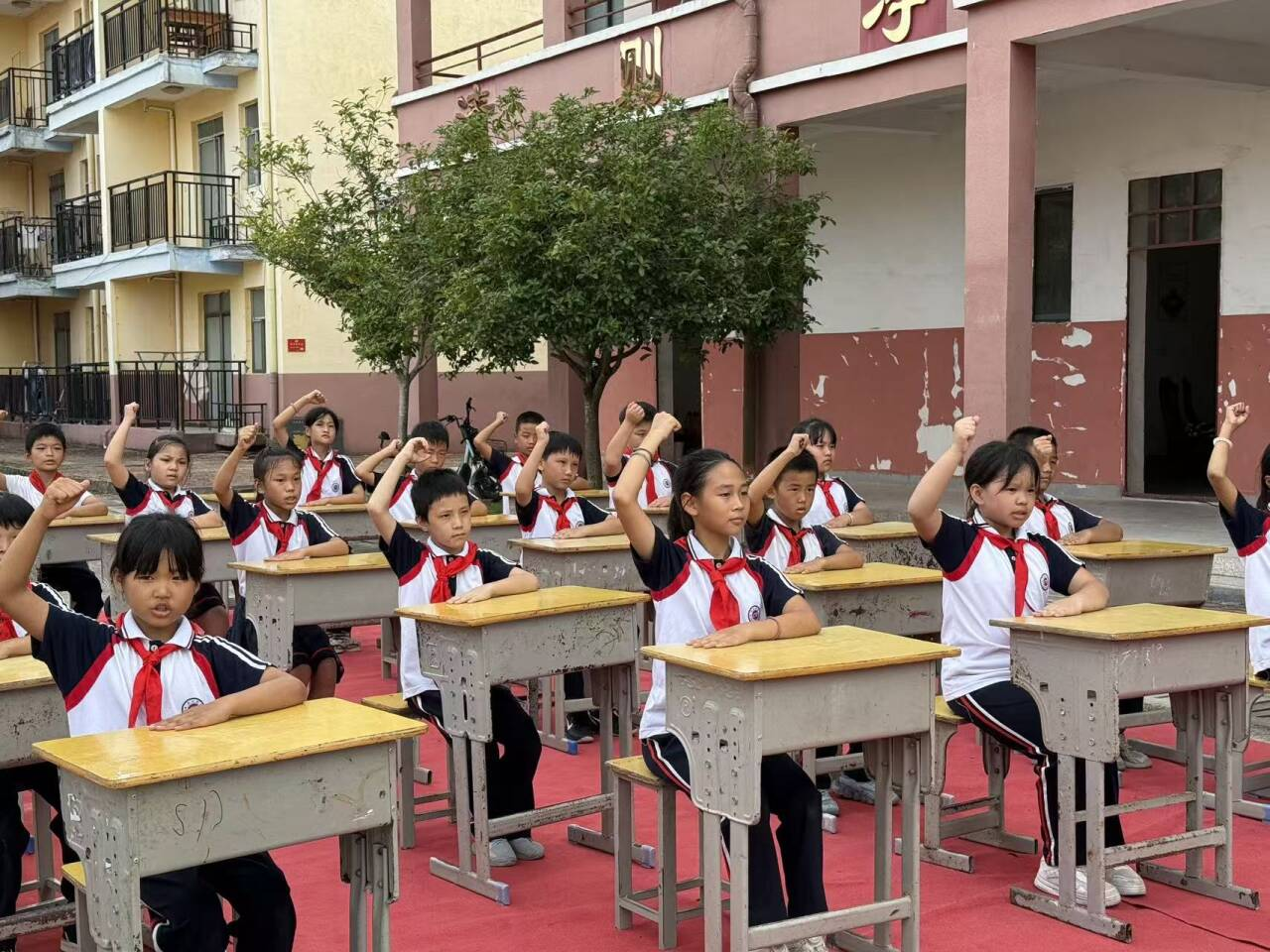 礼赞祖国砺少年  操韵铿锵承初心