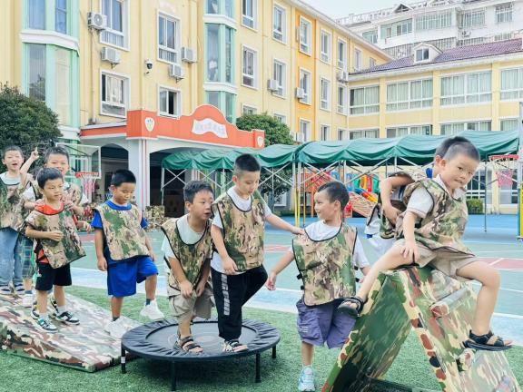 月满中秋 欢颂国庆——崇仁县幼儿园关工委开展2025年国庆中秋双节同庆活动