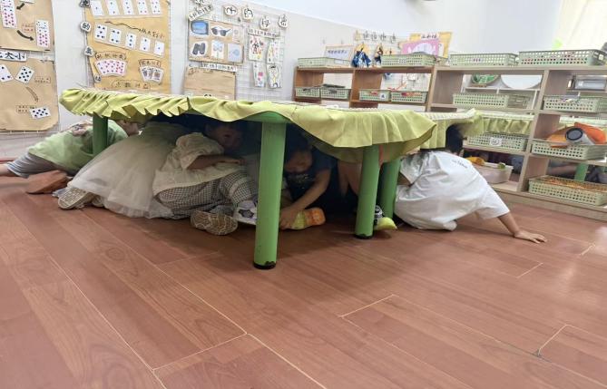 警钟常鸣 安全常在——崇仁县幼儿园关工委开展“九一八”防空应急疏散演练