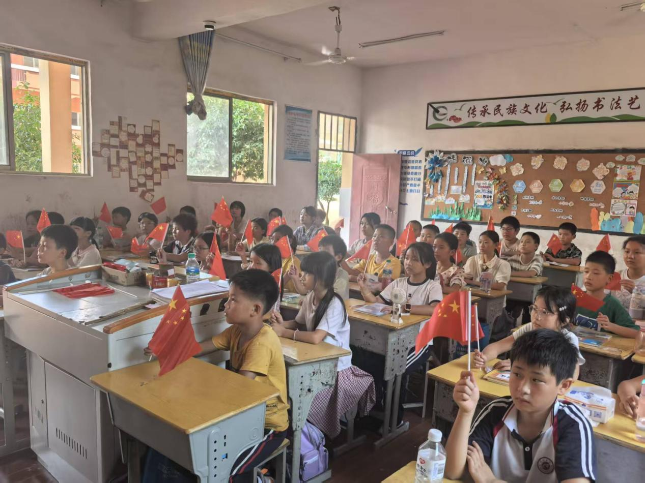 崇仁县孙坊镇中心小学关工委开展“家国同庆，月圆人更圆”活动