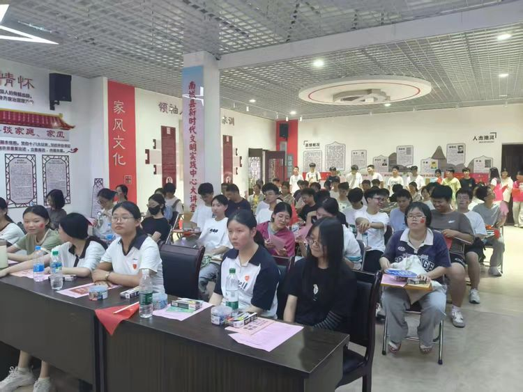 南城二中开展暑期青少年关爱服务活动