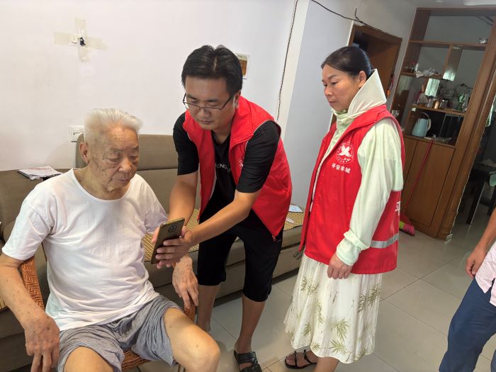 丰城市剑光街道：高龄认证零距离 贴心服务暖人心