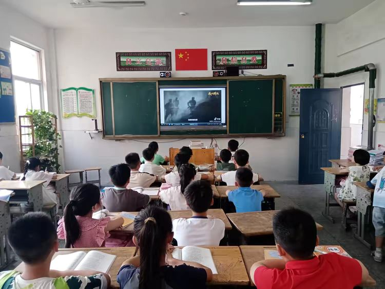 以演筑防，安全“童”行——南城县第二小学组织2025年秋季消防应急疏散演练