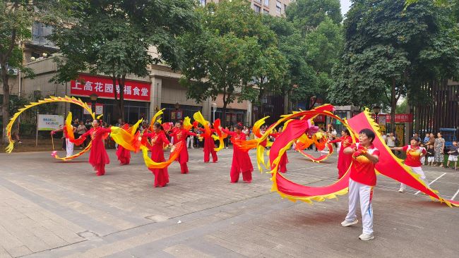 上高县锦江镇：中秋邻里聚 社区情更浓