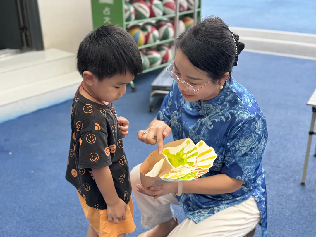 崇仁县第五幼儿园关工委庆祝第41个教师节活动