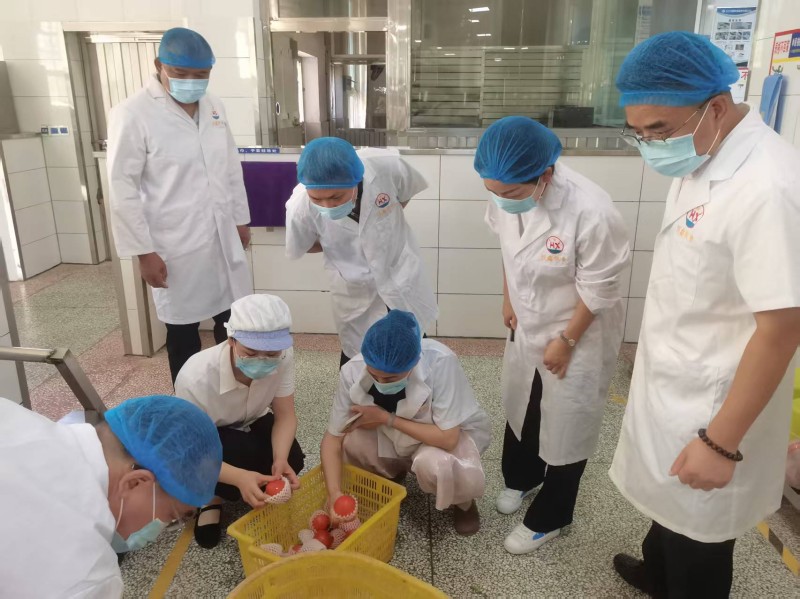 九江外国语学校膳食监督家长委员会开展开学前食堂安全专项检查