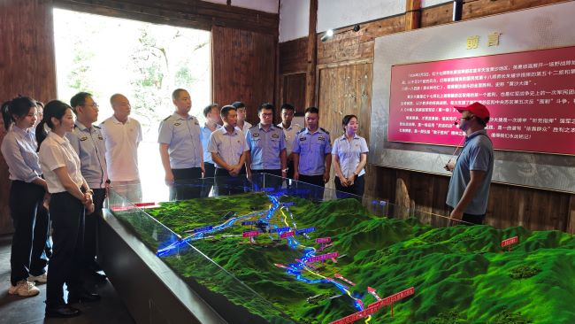 扩容党建力量 凝聚奋进共识——江西省交通运输执法局十支队八大队联合多支部开展主题党日活动