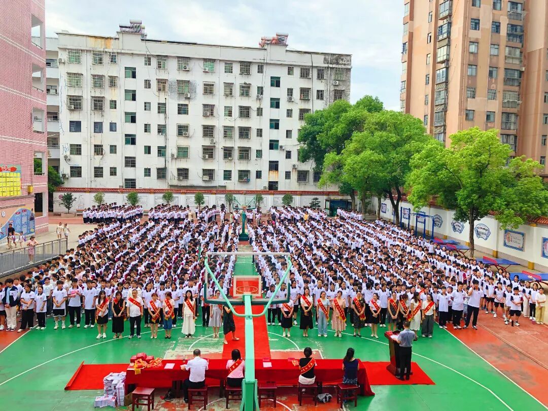 匠心育人 逐光前行——临川六中举行2025年秋季开学典礼暨庆祝第41个教师节活动