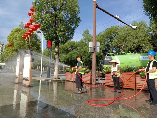 万载县城管局双节“民生礼包”送达 让市民过个舒心节