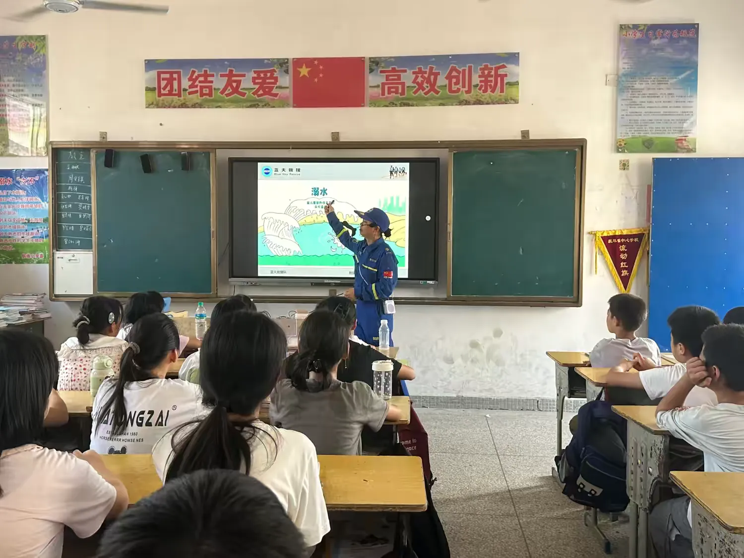 崇仁县航埠镇中心学校：学会保护自己，共建友善校园