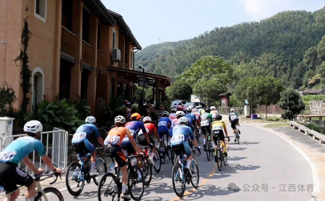 2025第十三届环鄱阳湖国际自行车大赛（南昌湾里站）开赛