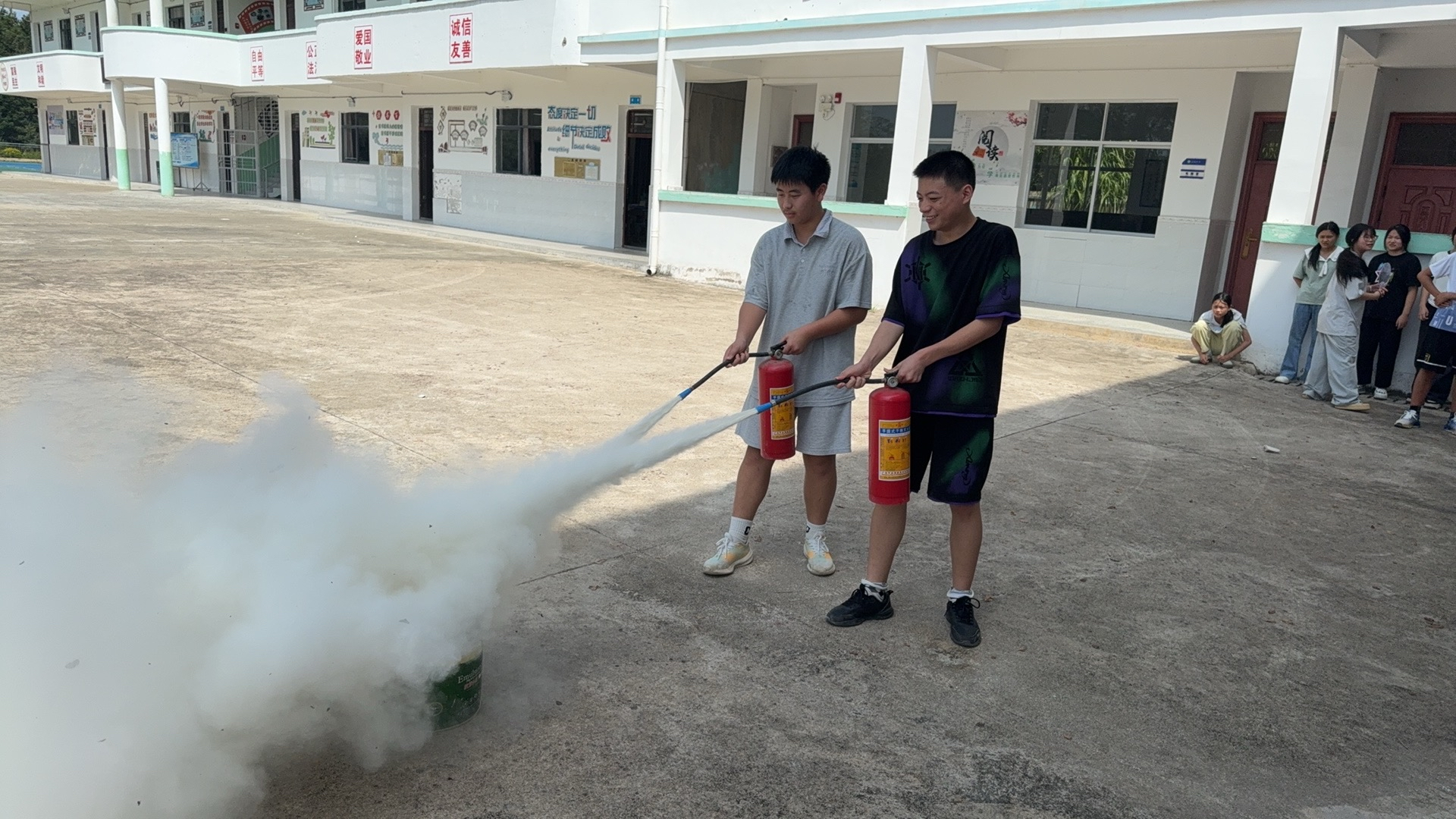 资溪县高田中学秋季开学第一课：生命至上，安全第一