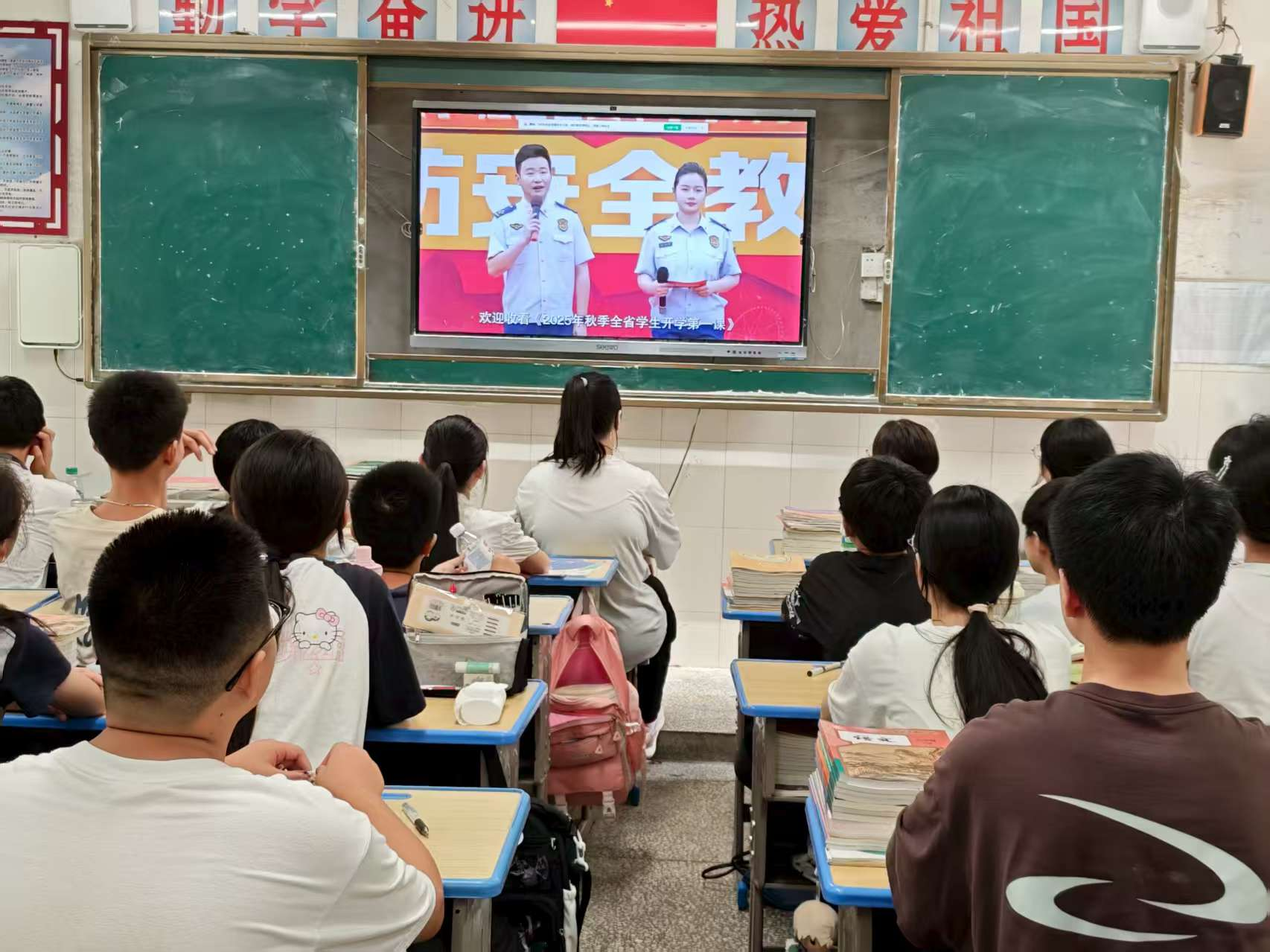 一周主题筑防线，多维教育启新程——临川区罗针中学举办开学第一课系列活动