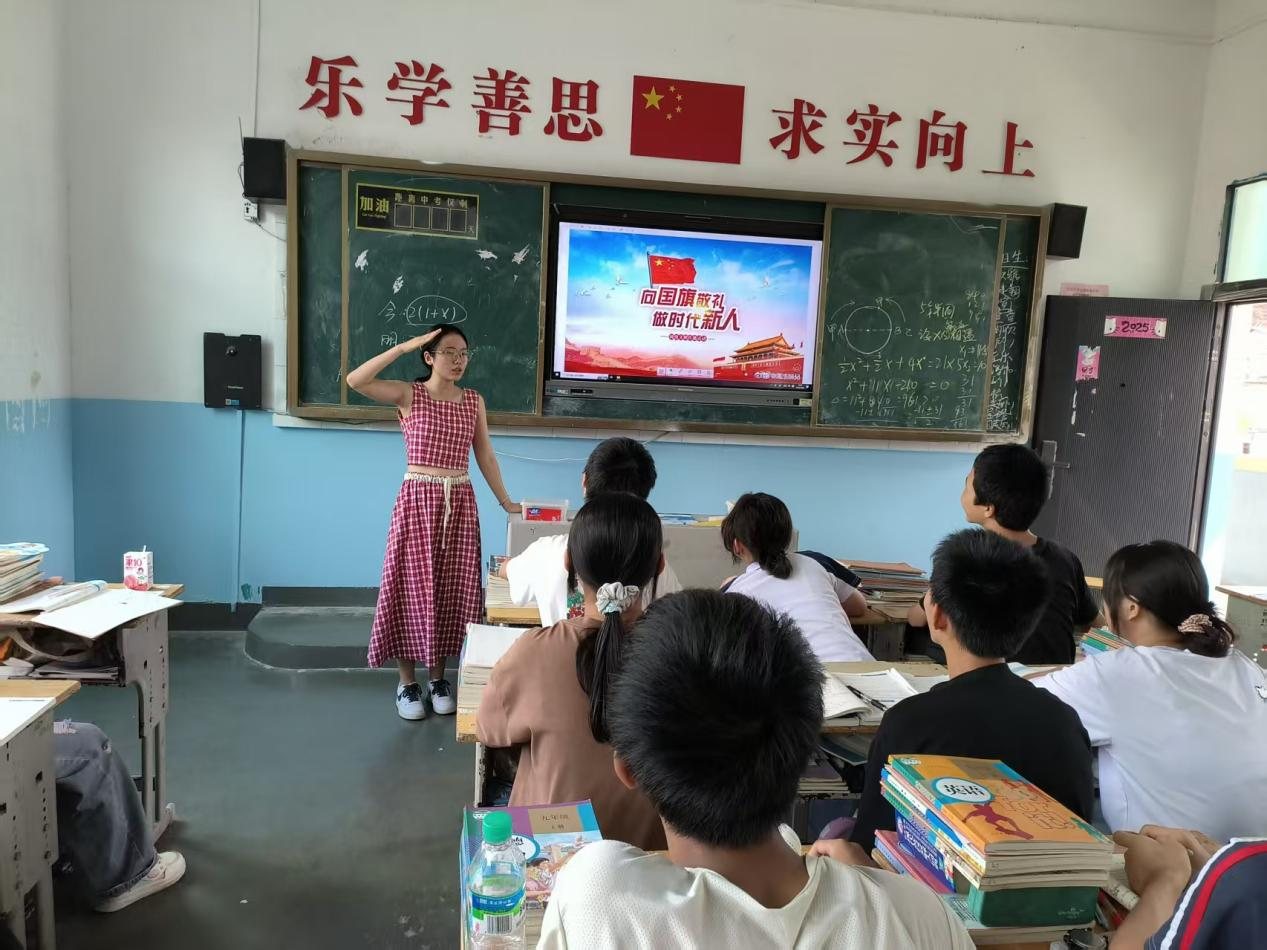 乐安县谷岗学校组织开展“向国旗敬礼”主题教育