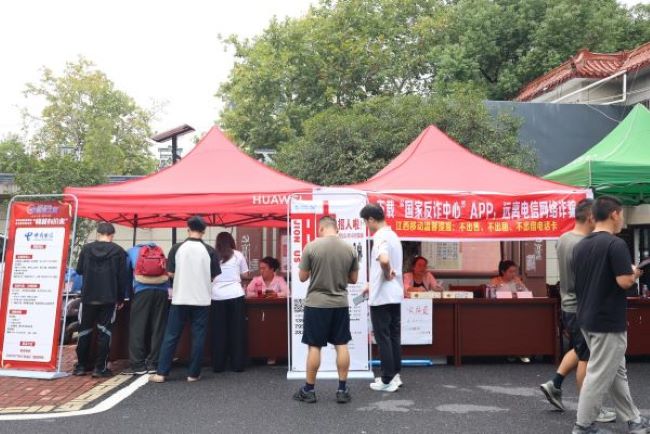 江西万载：“金秋逐梦”招聘会为退役军人铺就就业“快车道”