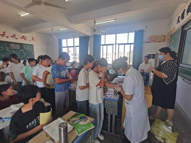 筑牢校园健康防线 宜春市袁州区三阳镇中心卫生院进校园开展结核病筛查