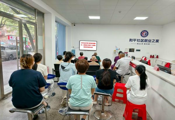 丰城市剑光街道和平社区开展国防教育月活动
