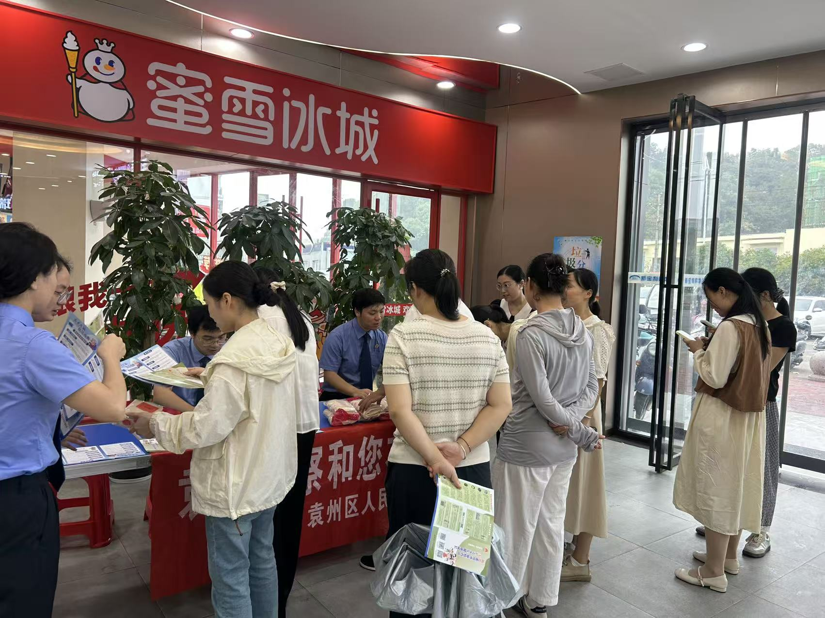 贴近群众零距离，宜春经开区金园街道送“禁毒＋反诈”知识进社区