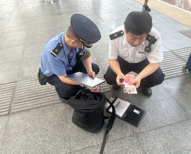 高铁遗失物品不要慌，工作人员帮找回