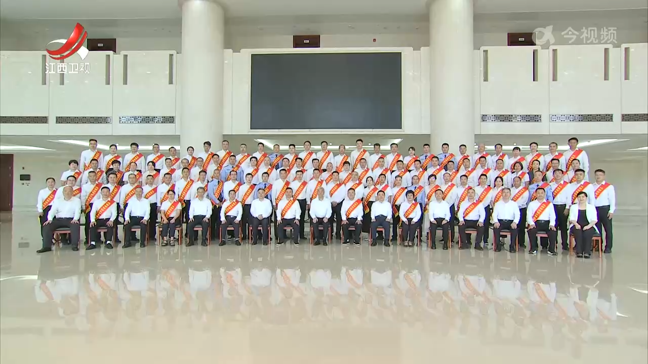 尹弘叶建春会见全省信访工作先进集体和先进个人 全省信访工作会议召开 陈永奇参加并讲话