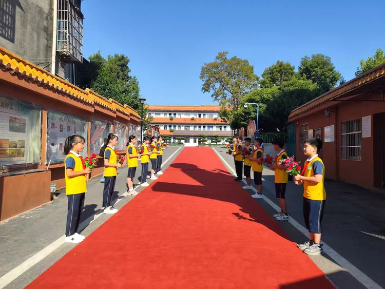 启航新征程 童心向未来——南城县盱江小学举办2025年秋季开学典礼暨一年级新生入学仪式