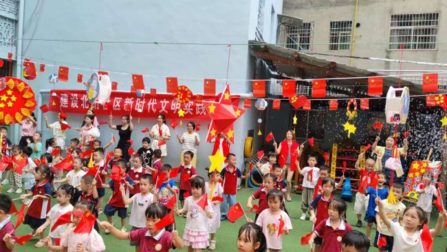 江西上高：统战“邻”距离 双节游园凝聚民族情