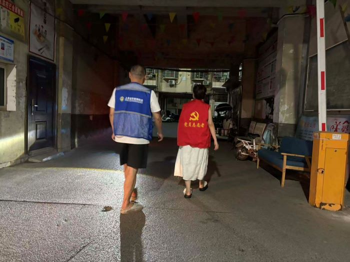 夜巡守护万家灯火 上高县敖阳街道“夜间治安巡防”筑牢平安防线