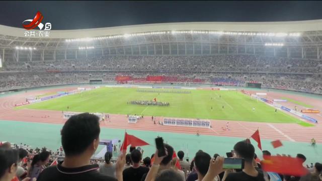 赣州：超燃！ 赣超赛场4万人同唱《长征组歌》