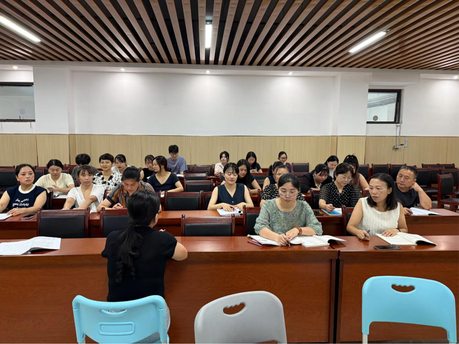 研读新课标，蓄力共成长——南城县登高学校开展新课标学习分享活动