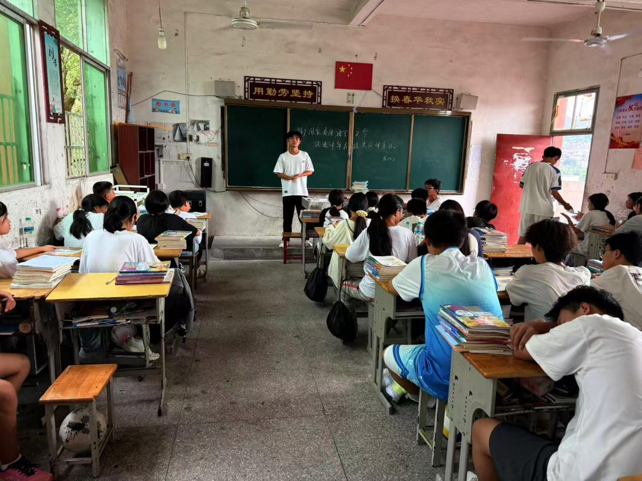 加大国家通用语言文字推广力度，促进铸牢中华民族共同体意识——乐安县招携中学开展第28届推广普通话宣传周活动
