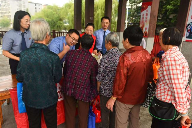 宜春市袁州区三阳镇：赶集日禁毒反诈宣传活动筑牢安全防线