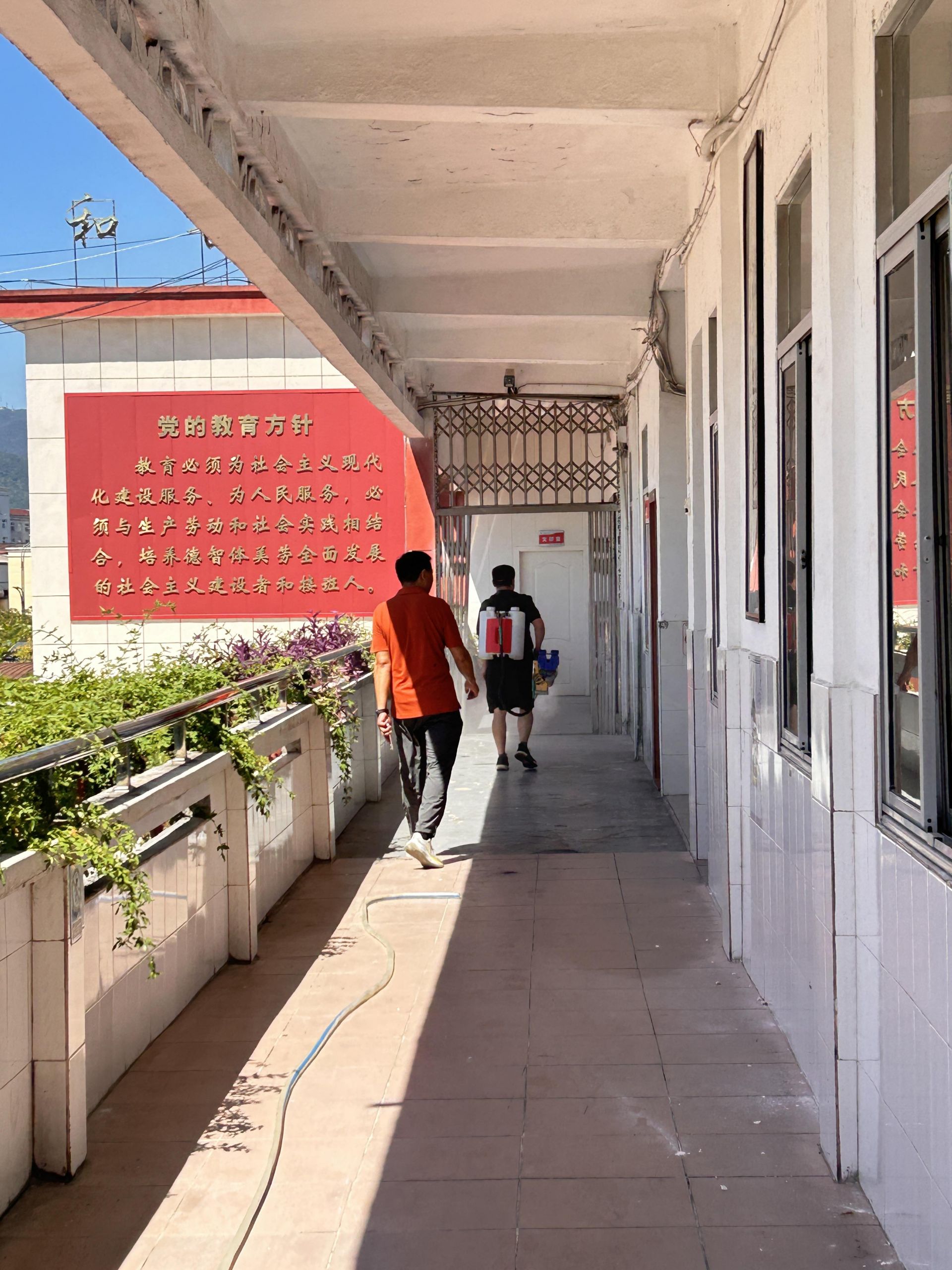 蚊媒防控，为爱护航——南城县实验小学开展夏秋季灭蚊、蝇、蟑螂消杀行动