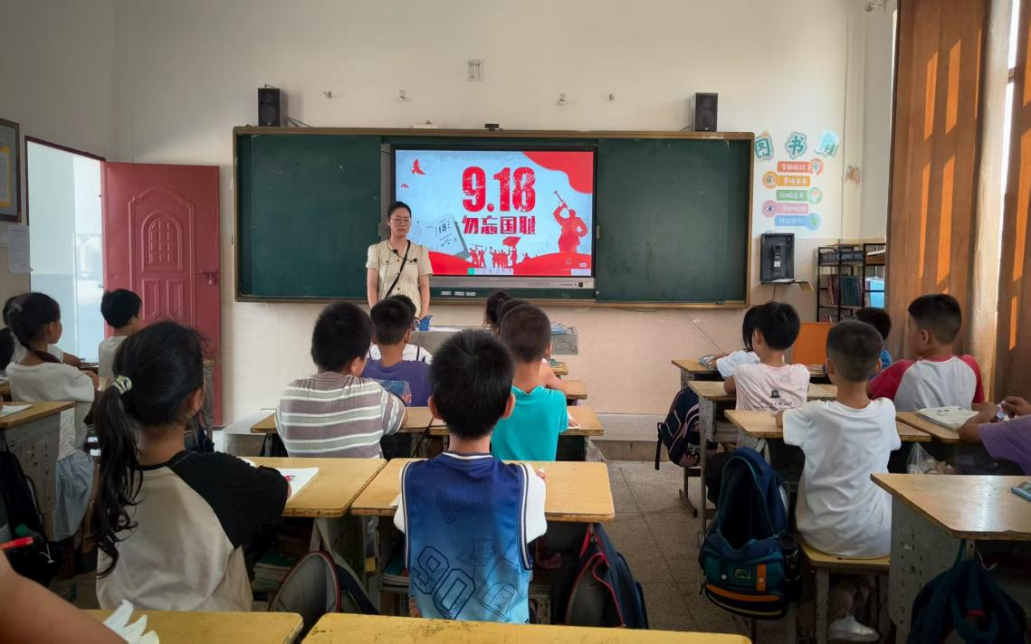 居安思危 警钟长鸣——崇仁县六家桥乡中心小学关工委组织开展“9.18”防空疏散演练活动