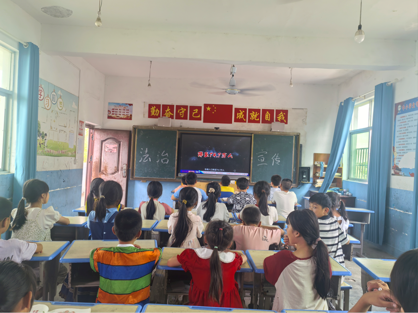 金溪县浒湾镇下陈小学法治宣传周：点亮童心，与法同行
