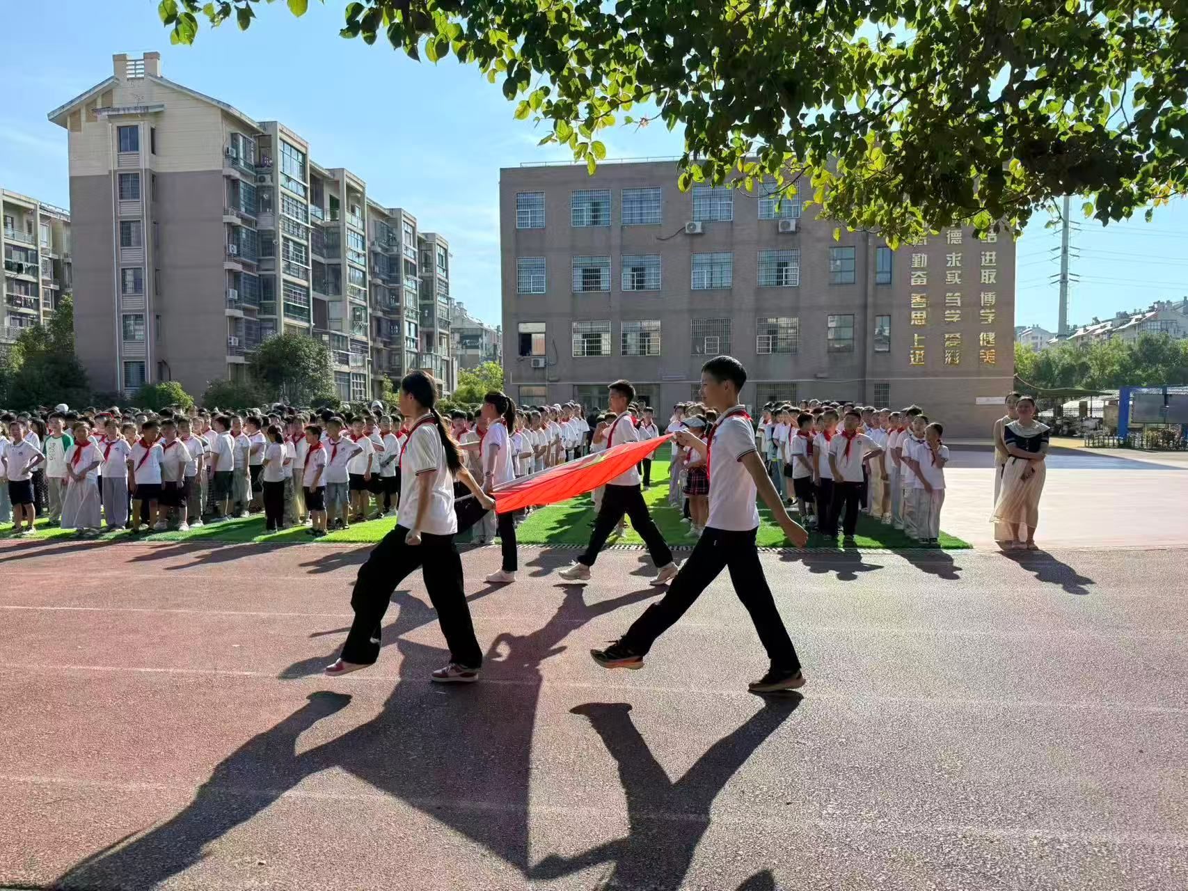 和美新篇，同心筑梦向未来——高新区伟星小学举办2025年秋季开学典礼