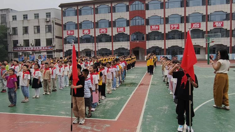 强国复兴有我  争当新时代好少年﻿