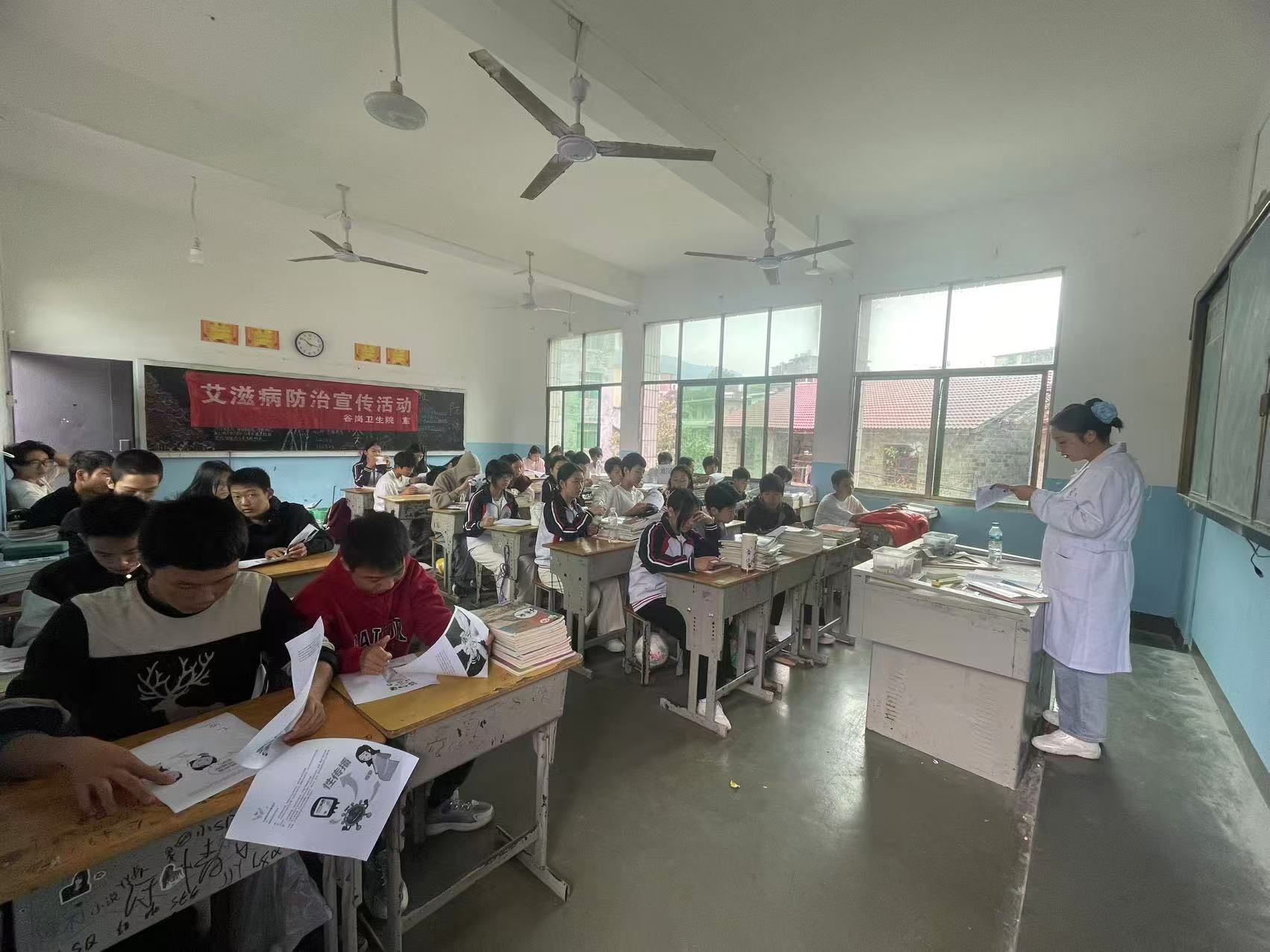 党建引领护成长  同心合力筑防线——乐安县谷岗学校邀请乡卫生院开展艾滋病防治宣传活动